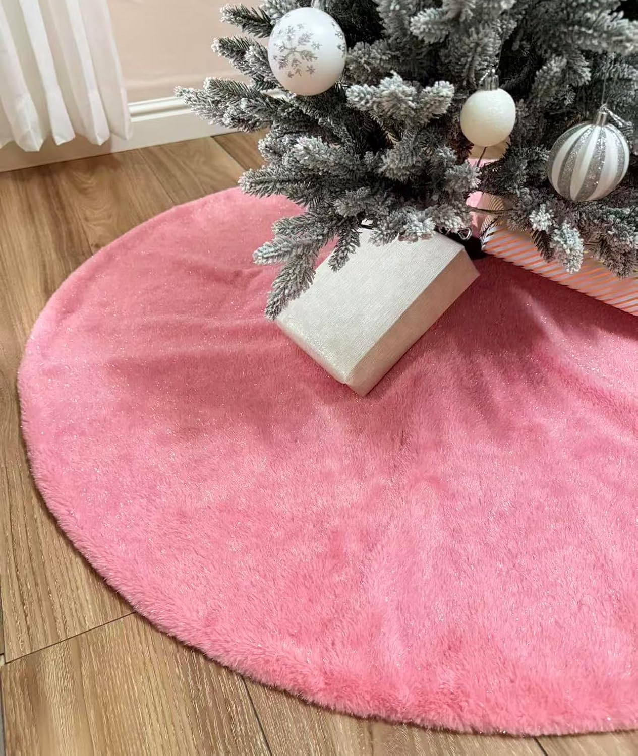 AOGU 48” White Faux Fur Christmas Tree Skirt – Holiday Decor